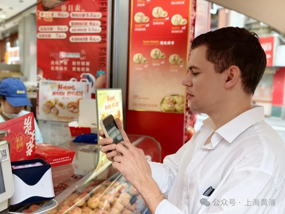 Shanghai Pork Mooncakes ： Why Foreigners Queue 40 Minutes