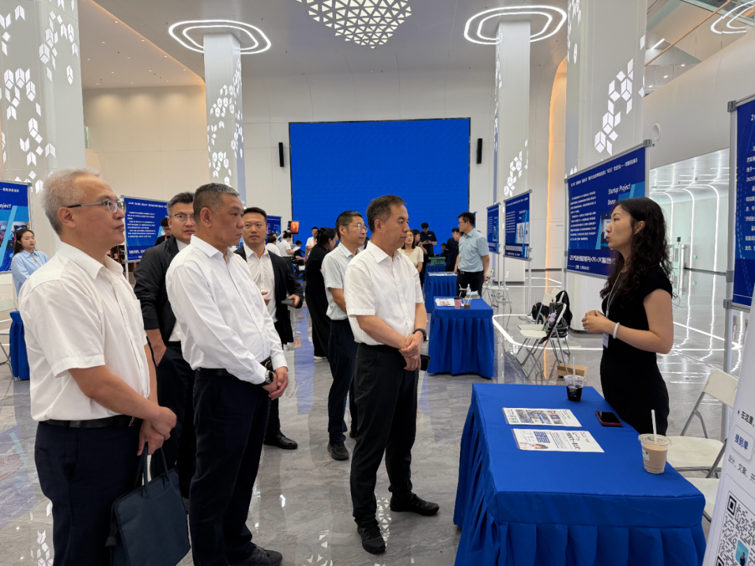 辽宁省人社厅厅长李安财观摩双百日攻坚创业项目展示活动 | 首站走进沈阳数字经济概念验证中心AI+OPC生态社区 配图 3