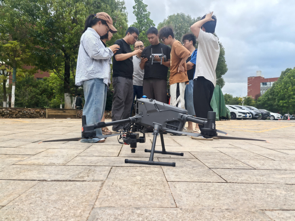 安装案例 | 昆明理工大学 300L 轻型机载高光谱成像系统 安装培训