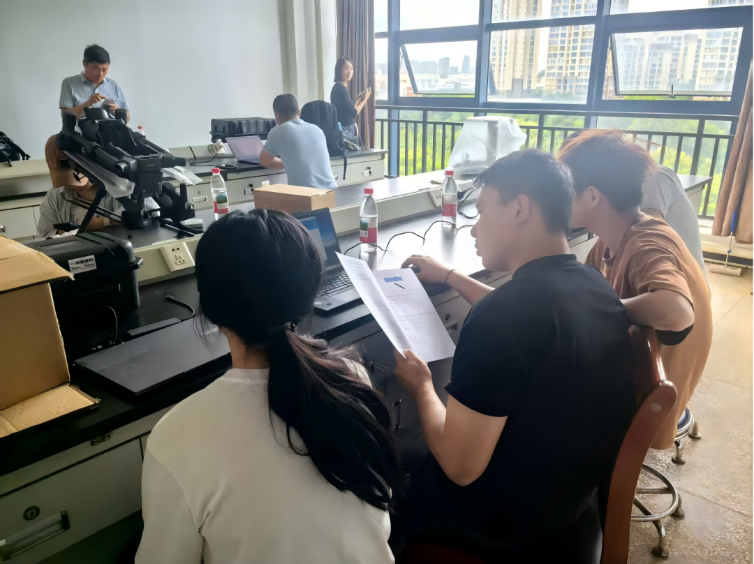 安装案例 | 昆明理工大学 300L 轻型机载高光谱成像系统 安装培训