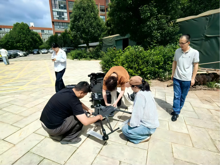 安装案例 | 昆明理工大学 300L 轻型机载高光谱成像系统 安装培训